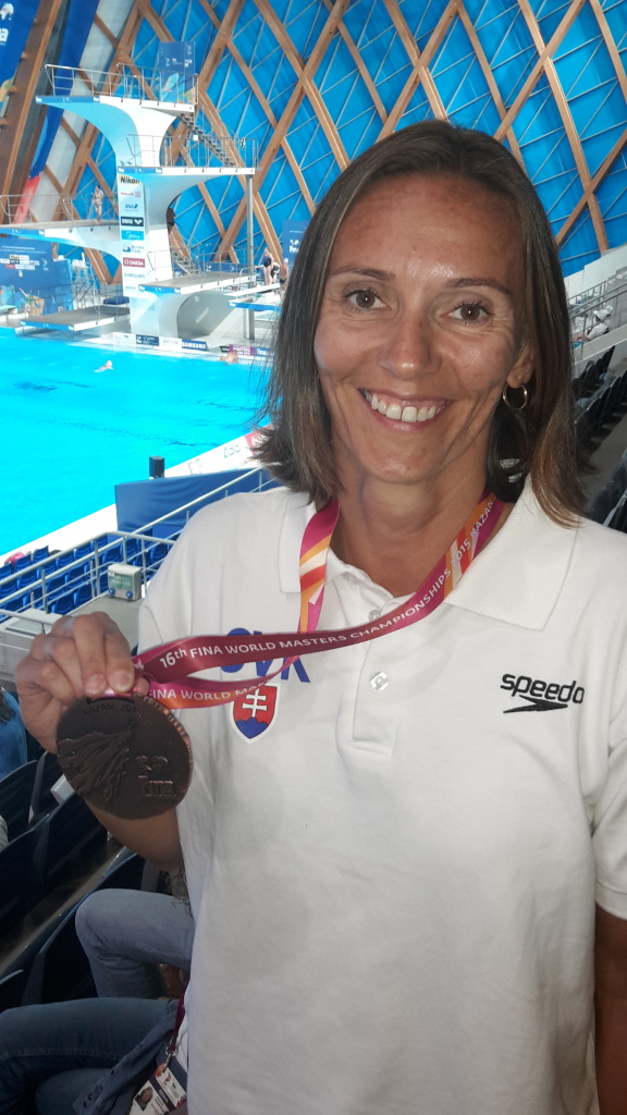 Zuzana Košťálová s bronzovou medailou v disciplíne 200 m voľný spôsob