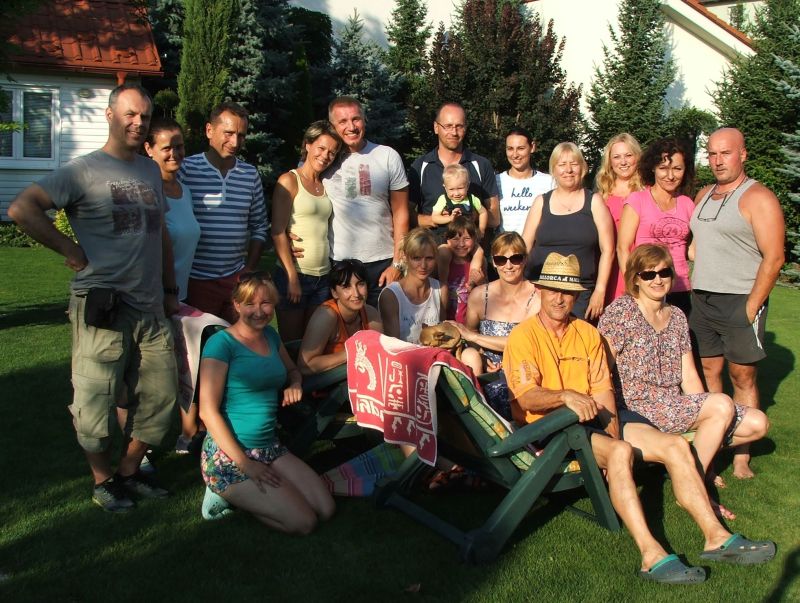 Členovia klubu PVK Bratislava na letnej záhradnej gril party